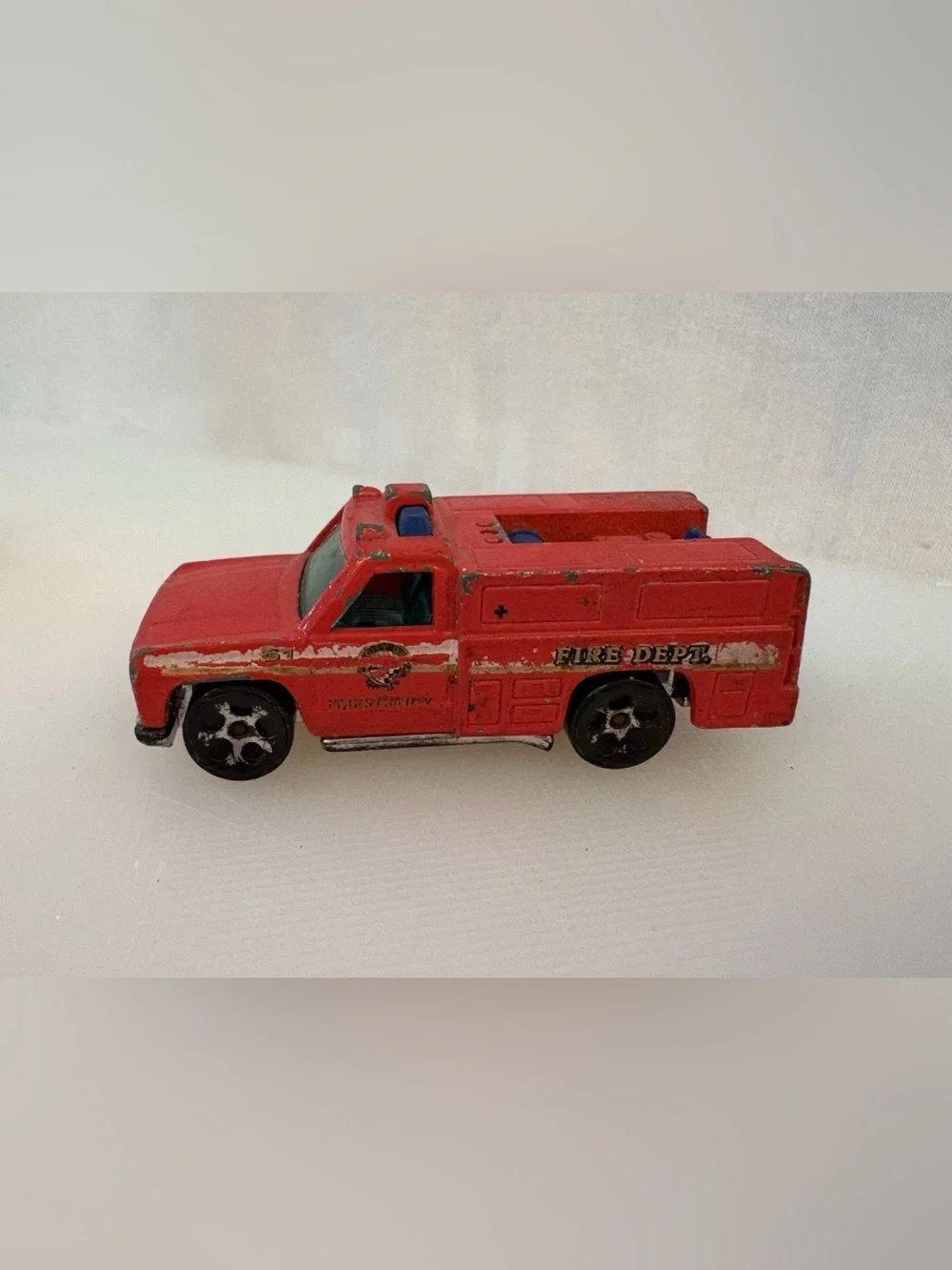 Lot Of 4 Die Cast Hot Wheels Emergency Vehicles Baywatch Paramedic Collectable